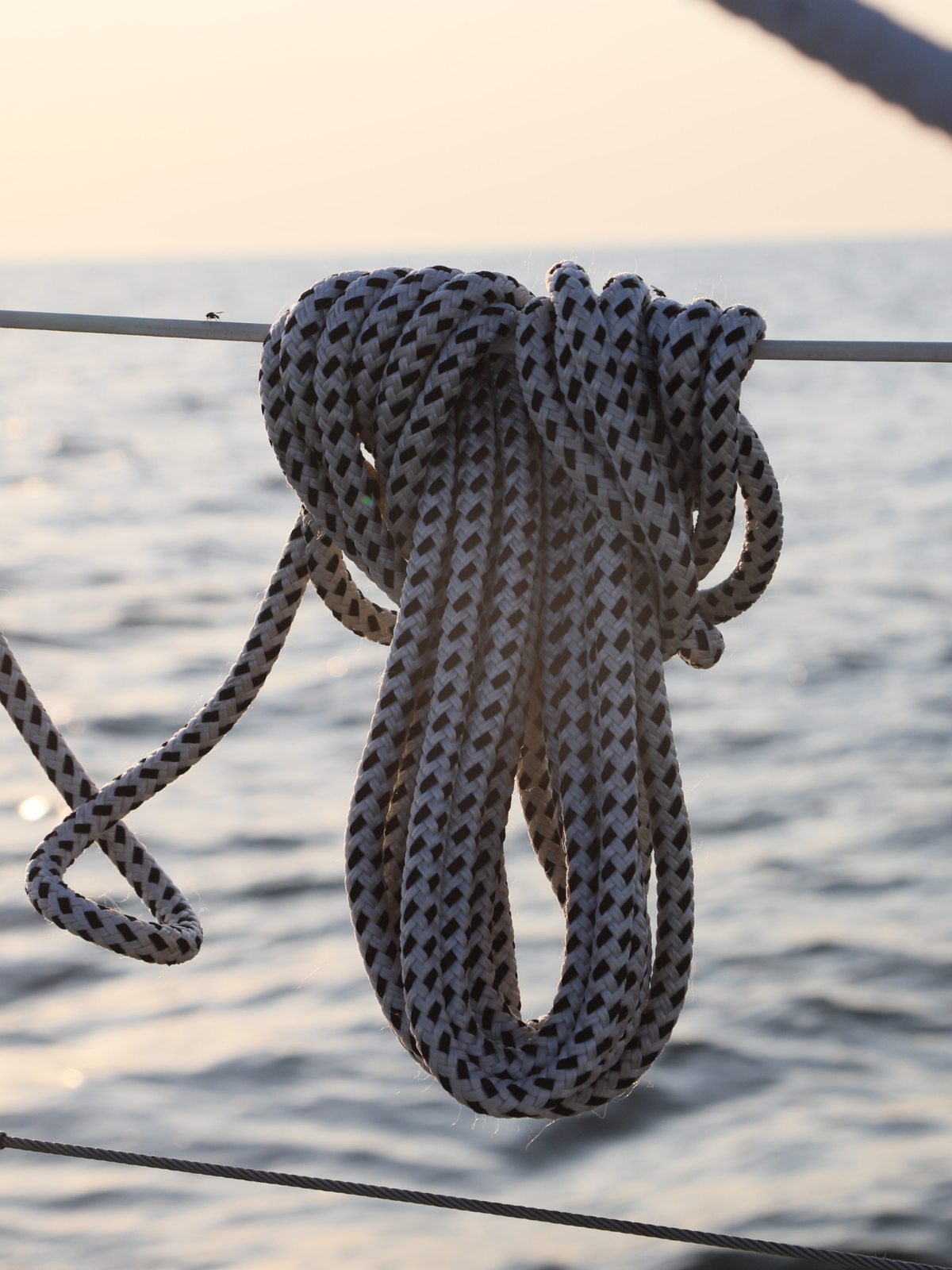 Tau aufgerollt auf Stange