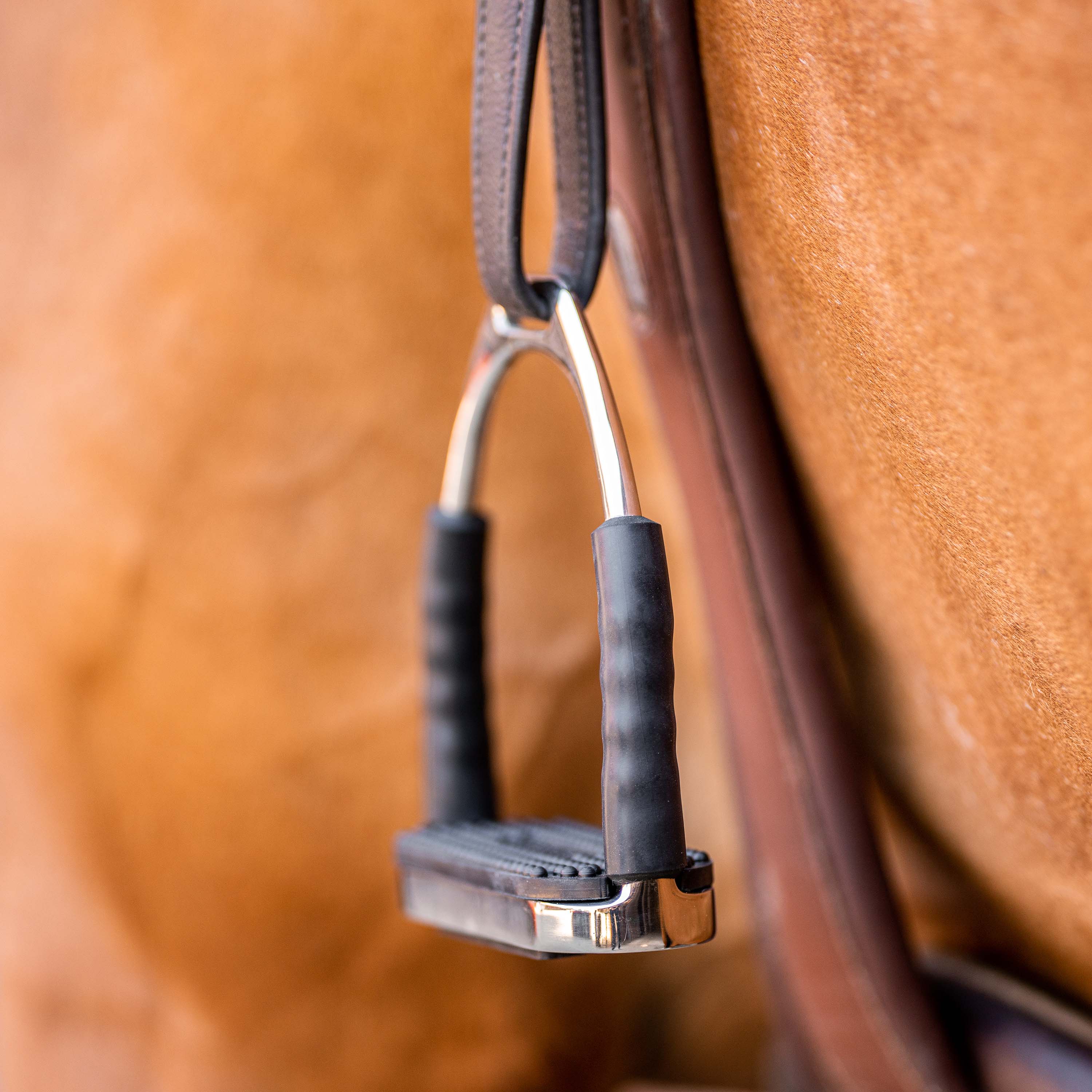 System 4 Steigbügel am Pferd