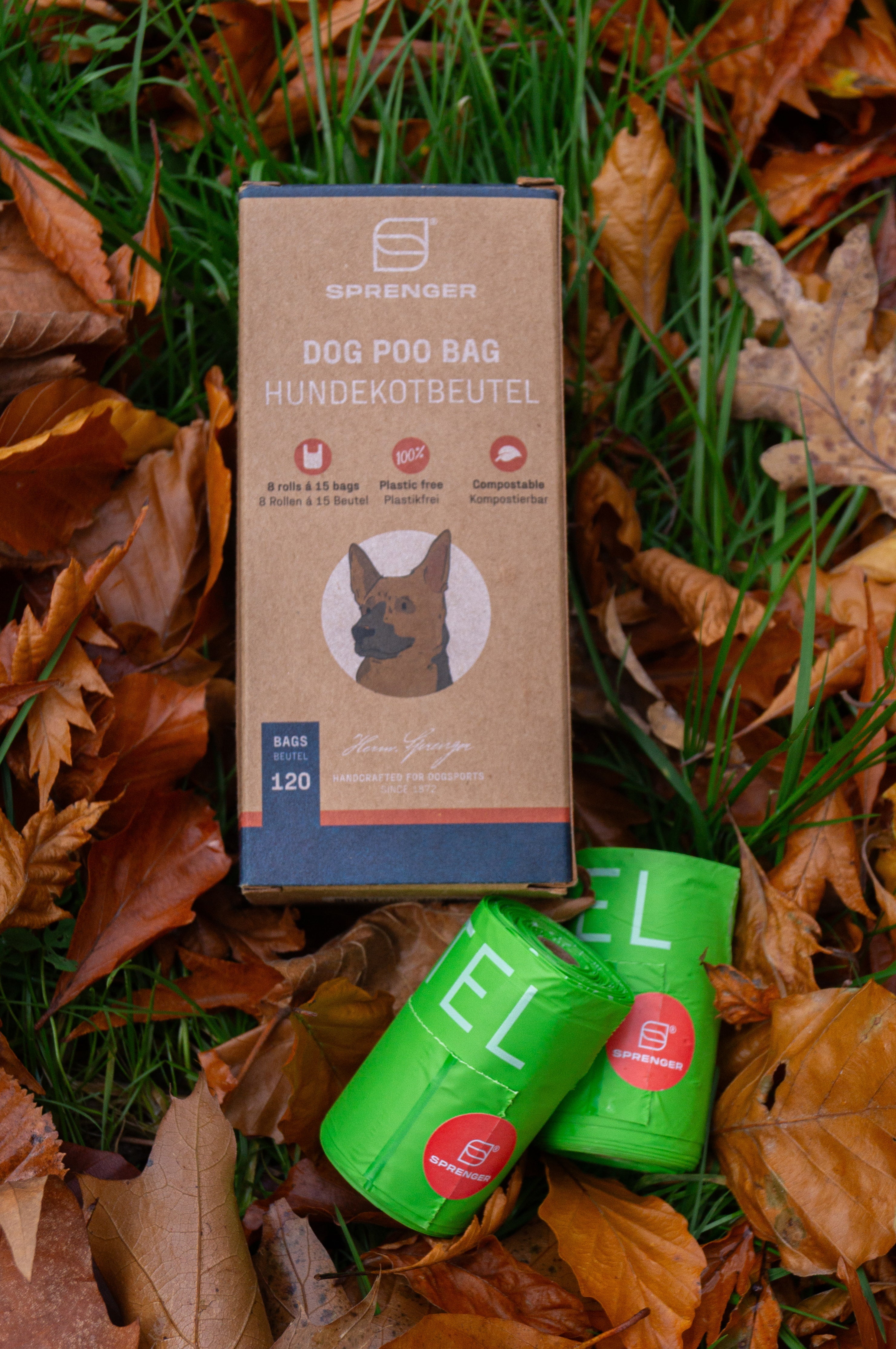 Hundekotbeutel Verpackung mit Beutel auf der Wiese